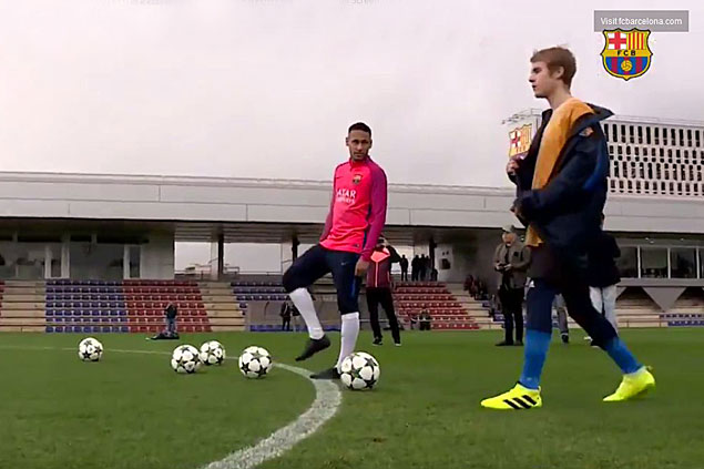 WATCH Justin Bieber shows football skills at FC Barcelona training camp