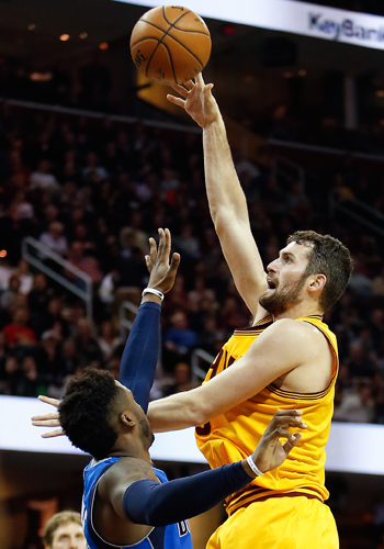 Kevin Love continues solid play as Cavs whip depleted Mavs for third straight win