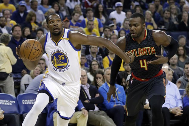 Warriors prove steady down the stretch to ground gritty Hawks, stretch win streak to 12