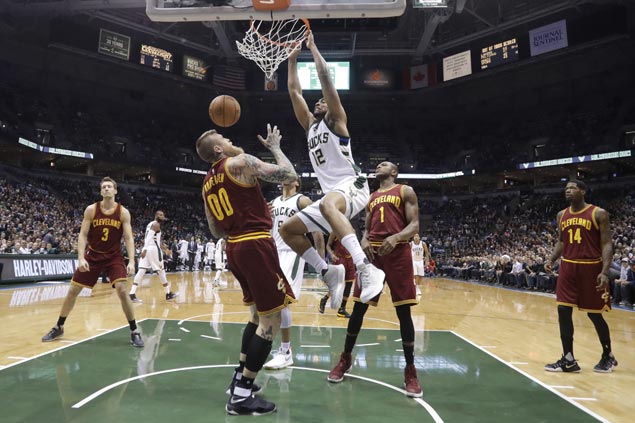 Bucks ride huge third quarter to victory over Cavaliers