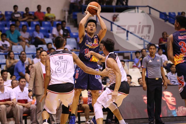 Rain or Shine deals hapless Mahindra an ugly beating on James Yap debut
