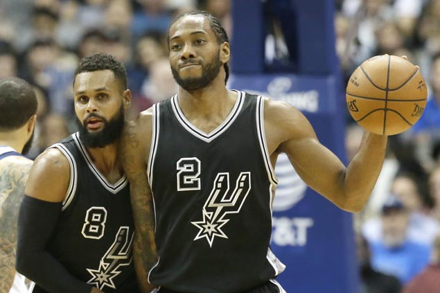 Patty Mills, Kawhi Leonard rally Spurs past Mavs to stretch unbeaten run on the road to 11