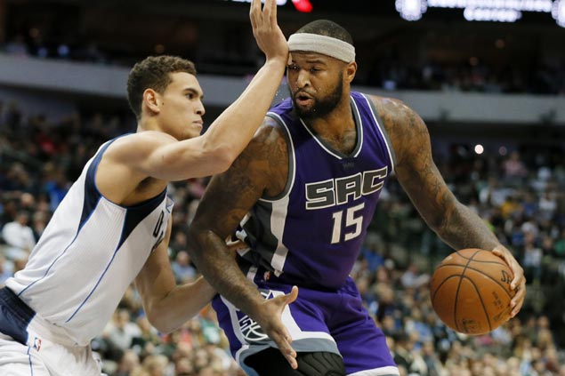 Kings snap out of a three-game slump with a 31-point rout over league-worst Mavs