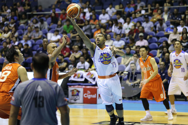 Ed Daquiaog earns Jayson Castro praise, says Meralco rookie has great basketball IQ