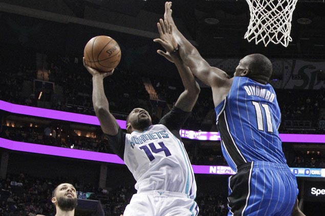 Hornets stretch streak to three with easy win over cold-shooting Magic