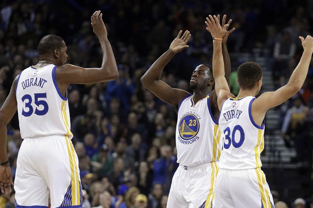 NBA-best Warriors pounce on shorthanded Knicks to stretch win streak to three