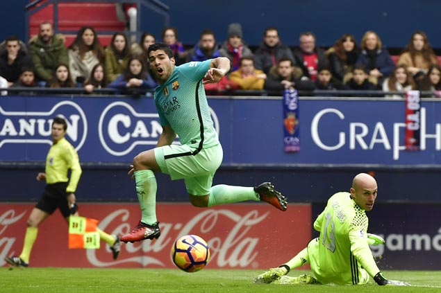 Luis Suarez stays in Barcelona after agreeing to contract extension with $210M buyout clause