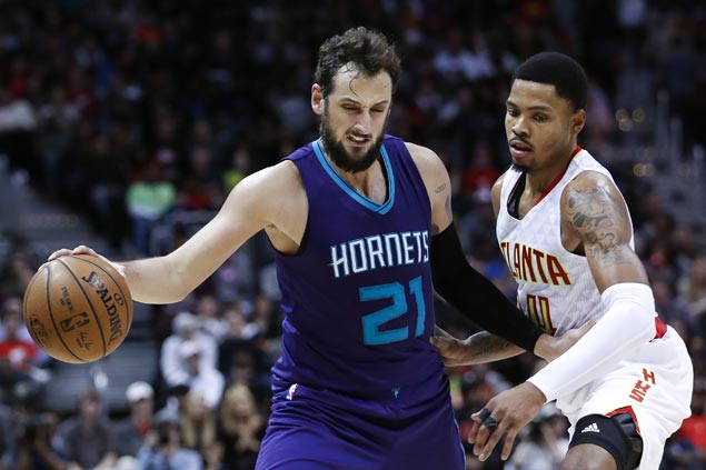Hornets halt four-game slide as Hawks home woes continue