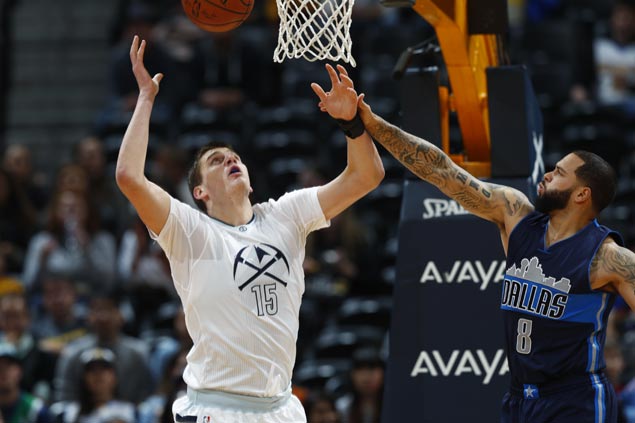 Nikola Jokic flirts with rare triple-double as surging Nuggets pound league-worst Mavericks