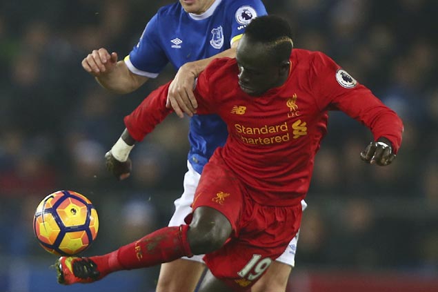 Sadio Mane nets stoppage-time winner to lift Liverpool past Everton