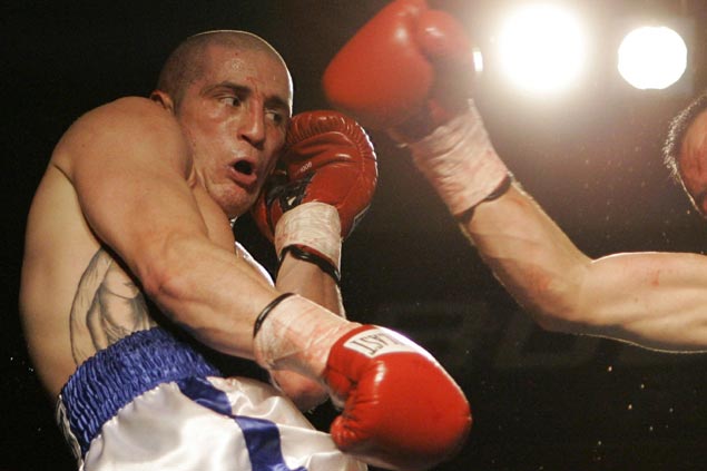 Ex-boxing champ Paul Spadafora arrested for stabbing brother, threatening to kill cops