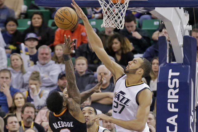 Gordon Hayward, Rudy Gobert power late Jazz rally to beat Suns