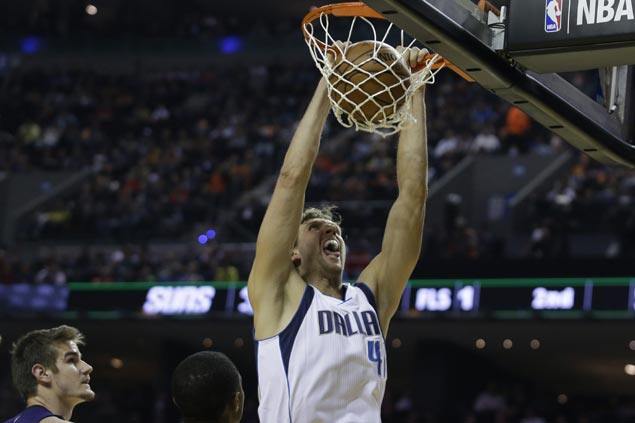 Mavericks overcome Devin Booker's late-game barrage to sink Suns in Mexico