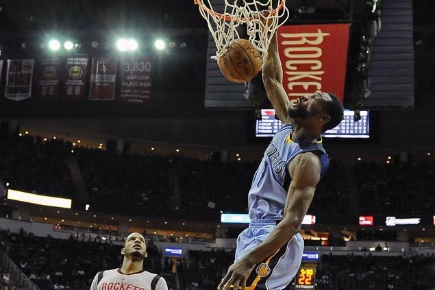 Grizzlies fight back from 15 down to beat suddenly skidding Rockets