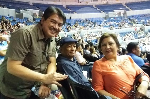 Look who's here: Leo Isaac meets up with former Ginebra coach Rino Salazar