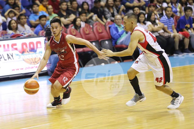 Rejuvenated Roi Sumang rewarded with PBA Player of the Week honor