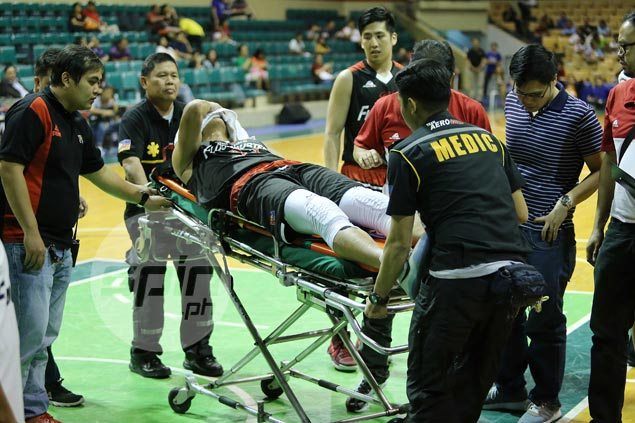 Gilas cadet Russel Escoto suffers scary knee injury in Mahindra game against NLEX