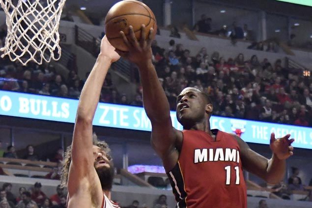 Heat make it six straight wins with rout of struggling Bulls