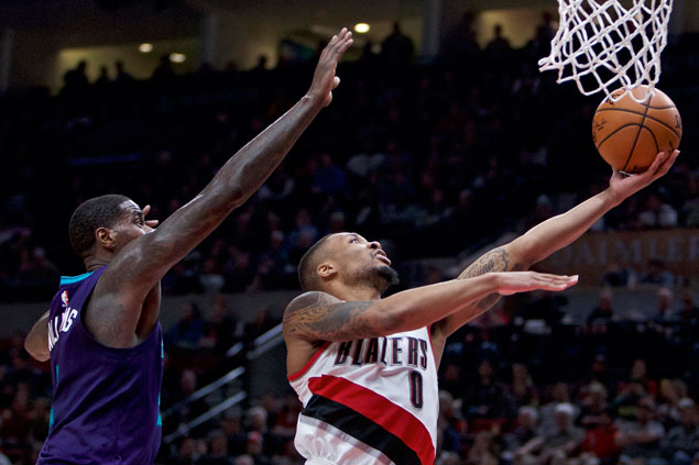Sizzling third quarter boosts Blazers to victory over slumping Hornets