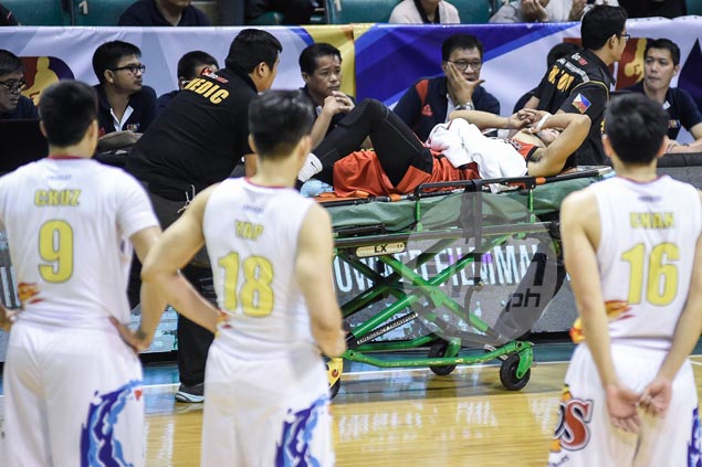 Alaska's Jaypee Mendoza cleared of any major injuries by doctor after scary fall
