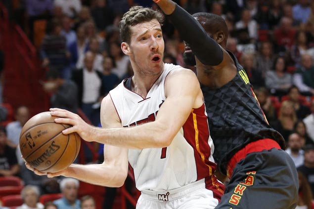 Heat win streak now at nine with rout of struggling Hawks