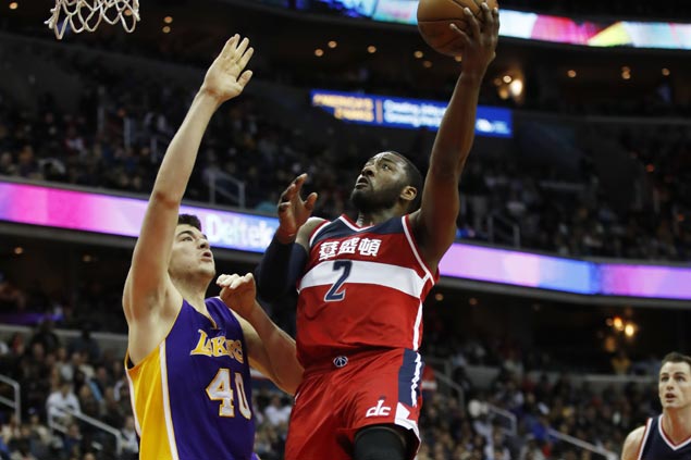 John Wall catches fire in the clutch as surging Wizards fend off Lakers rally from 19 points down