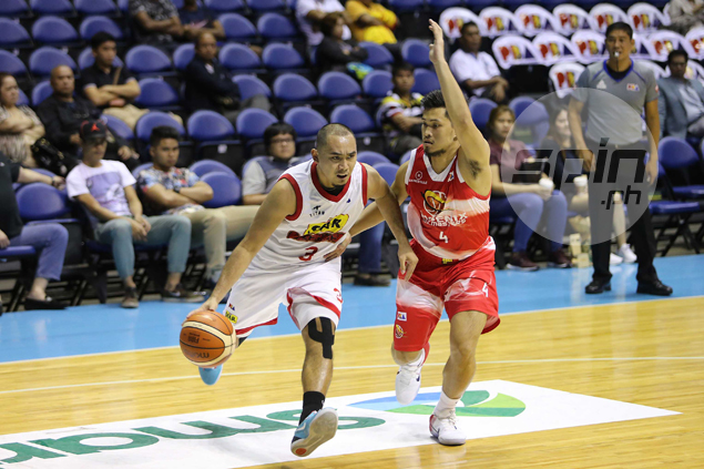 In-form Star Hotshots deal Phoenix another beating, march on to PBA semifinals