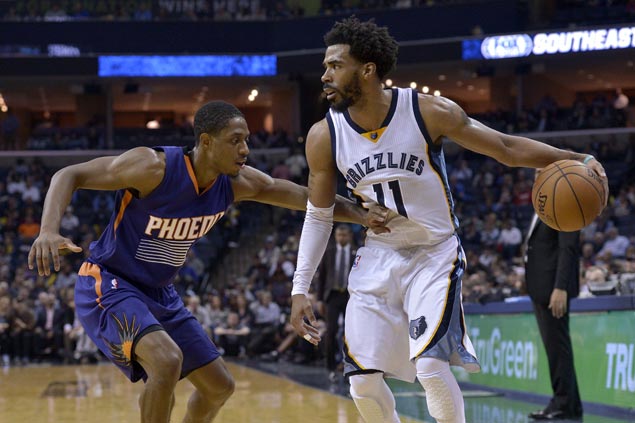 Grizzlies extend win streak to three with easy victory over slumping Suns