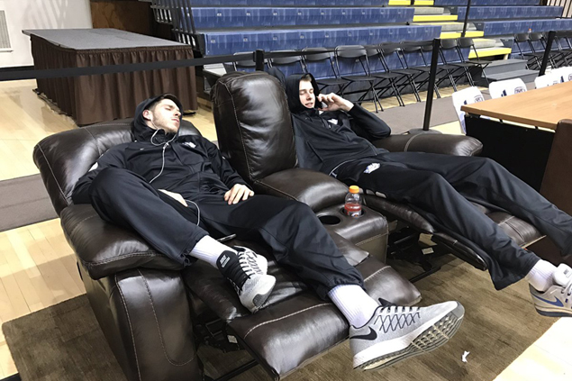 St. Louis University team drops basketball game in New York - then loses team bus