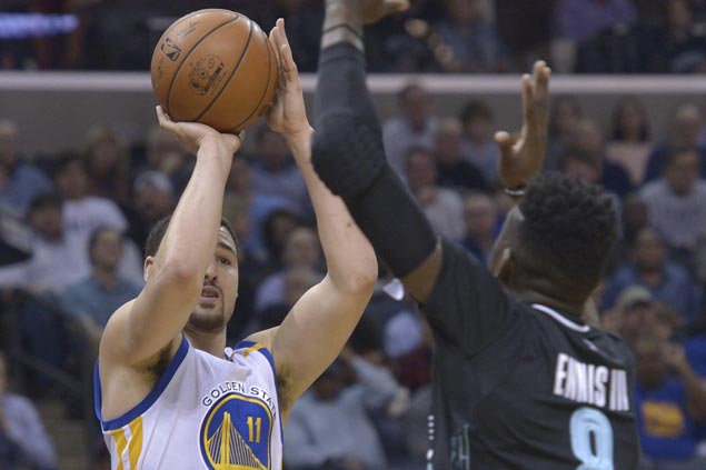 Klay Thompson hits eight triples as Warriors take charge early and cruise to victory over Grizzlies