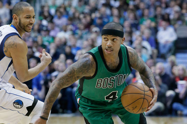 Celtics down Mavs to pull within two games of Eastern Conference-leading Cavaliers
