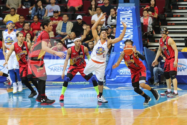 Leo Austria concedes San Miguel will have 'one less problem' if Jayson Castro sits out