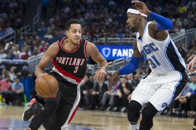 Blazers rally in fourth to beat Magic and halt three-game slide