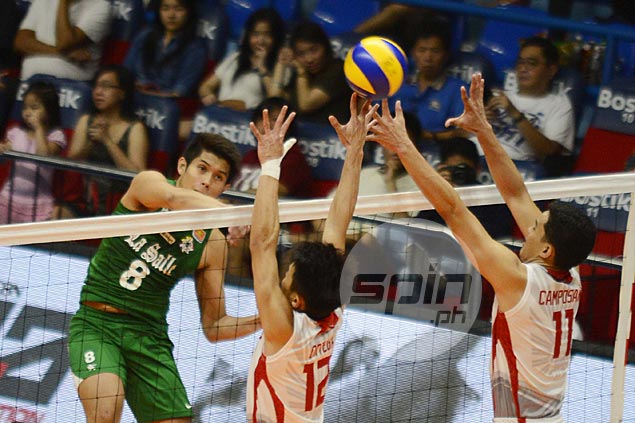 Arjay Onia shows way as Woo-less La Salle downs winless UE in UAAP volleyball
