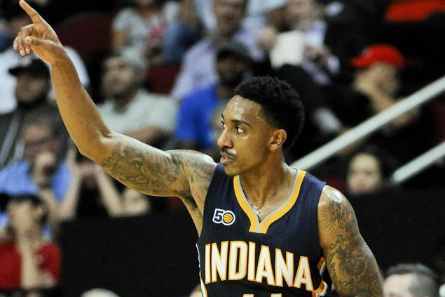 Pacers squander big lead but recover to beat Rockets