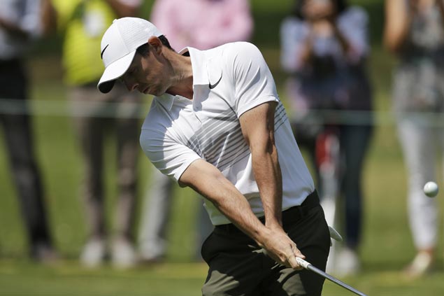 Despite bum stomach, Rory McIlroy one shot off Mexico leaders in strong return from rib injury
