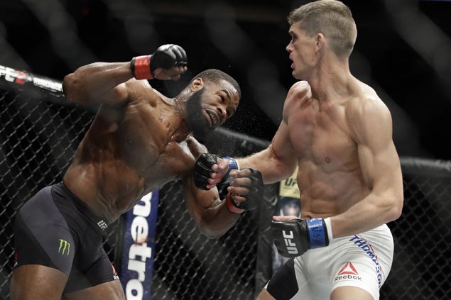 Tyron Woodley edges Stephen Thompson in majority decision in UFC 209 to keep welterweight belt