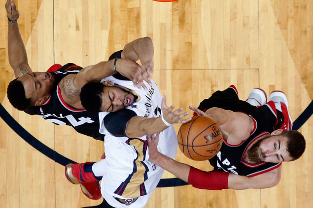 Raptors defeat Pelicans as Anthony Davis leaves early with injury