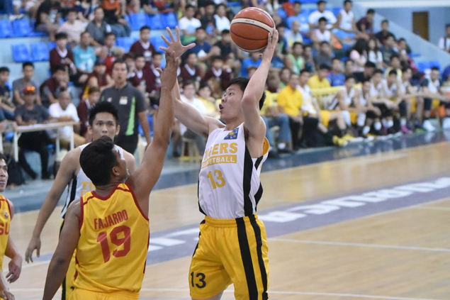 Zachary Huang, Justin Arana power unbeaten UST to rout of Bulacan State U