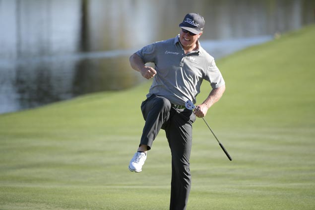 Charley Hoffman sinks 70-foot birdie putt on closing hole to gain share of Bay Hill lead