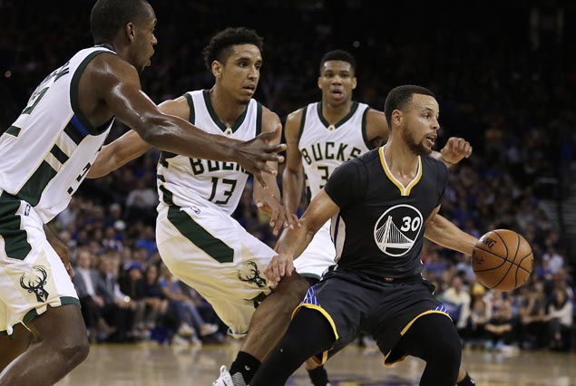 Steph Curry hits six triples, Warriors ride strong second quarter to victory over Bucks