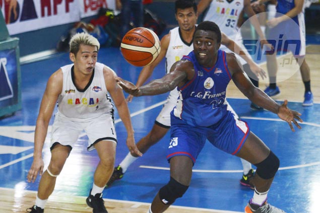 Cafe France coach Macaraya turns focus to Game 2, warns wards not to rely too much on Ebondo