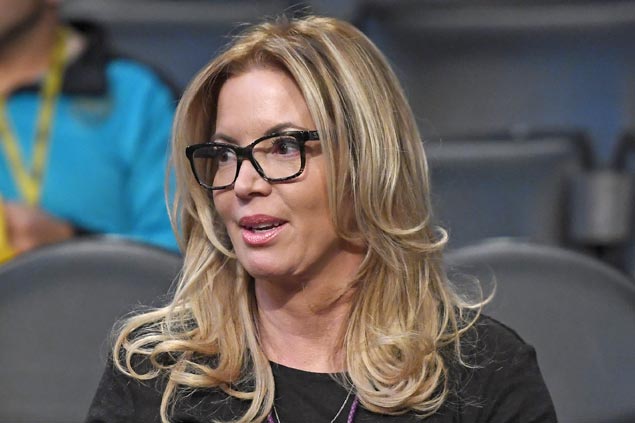 Jeanie Buss keeps control of Lakers after family feud ends in agreement