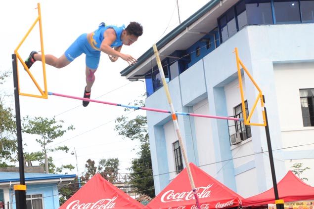 Francis Obiena delivers gold for Philippines with victory in pole vault in Southeast Asian Youth Athletics meet