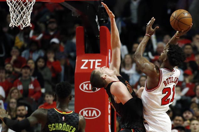 Bulls squander double-digit lead but recover to edge Hawks and stretch win streak to three