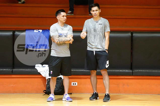 Dondon Hontiveros drops by practice, raves about Gilas mix of youth and experience