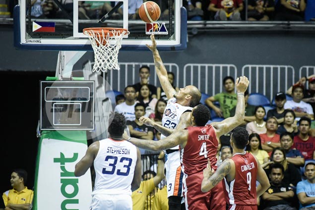 Rare Kelly Nabong offensive explosion inspires Bolts to victory