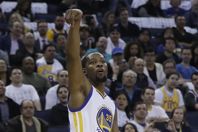 Kevin Durant takes charge in first playoff game with Warriors, shows no issues with recent knee injury