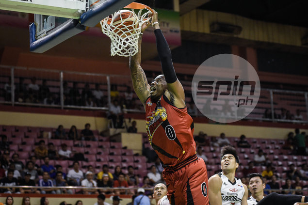 June Mar Fajardo gets plenty of rest as unbeaten San Miguel breezes past Mahindra