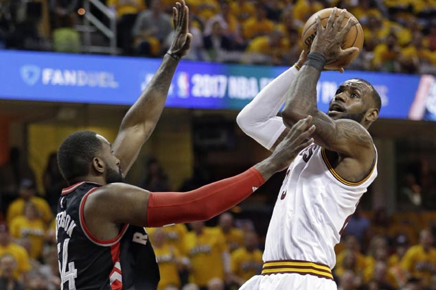 LeBron James picks up Dahntay Jones' $6K fine for getting ejected after trash-talking